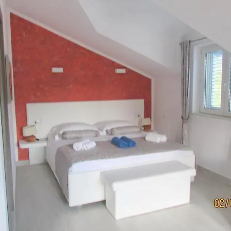 Couette-café Mirosa 4*