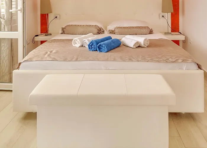 Couette-café Mirosa 4*